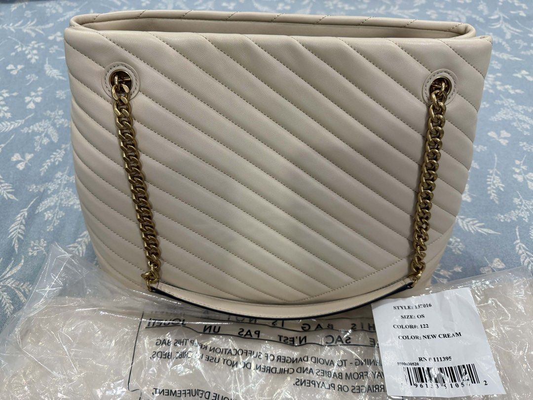 Tory Burch Kira Chevron Tote Bag (Category: Luxury Bags & Wallets) located in Manila. Submitted by charensancho (Listing ID 1436038350, Image 2). Description: - Brand new Tory Burch Kira Chevron tote - Color: New Cream - Quilted design - Gold-tone chain straps - Tory Burch logo on front - Includes dust bag - Style: 157016-122-OS.