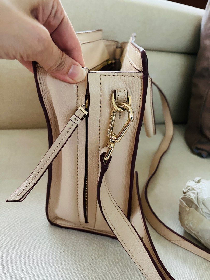 Tory Burch Robinson Pebbled Leather Side Zip Tote (Category: Luxury Bags & Wallets) located in Quezon City. Submitted by muffet9 (Listing ID 1434999196, Image 3). Description: Like new Used a few times only No flaws Clean interior and exterior Authentic, bought in the US.