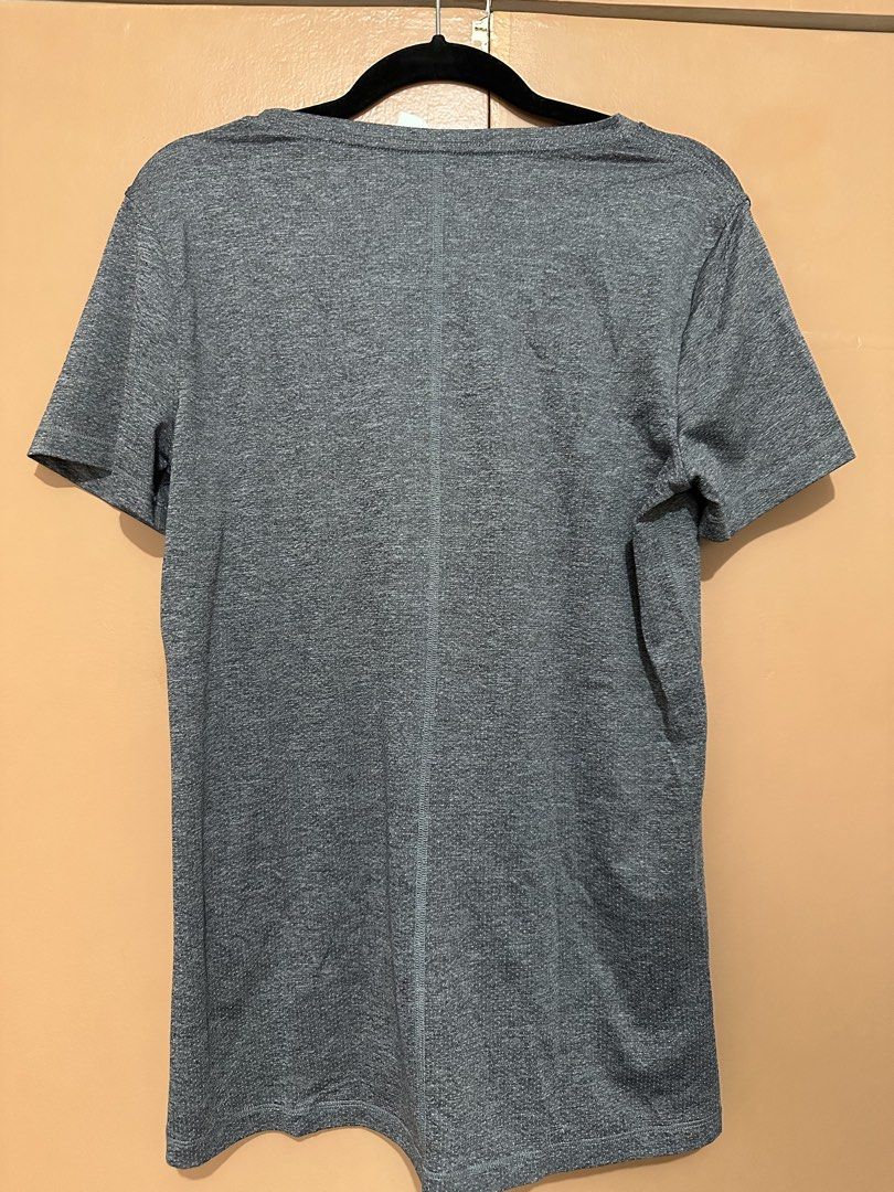 Under Armour Gray T-shirt (Category: Activewear) located in Mandaluyong City. Submitted by ja.declutters (Listing ID 1435999763, Image 2). Description: - Gray Under Armour t-shirt - Small Under Armour logo on chest - Short sleeves - Crew neck - Vertical seam on back - Textured fabric - Perfect for athletic activities.