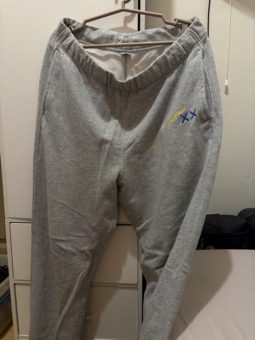 Uniqlo Andy Warhol x Kaws Sweatpants (Category: Joggers) located in Cainta. Submitted by jamessss23 (Listing ID 1436093080, Image 1). Description: Fits Large uniqlo sizing body frame No issues.