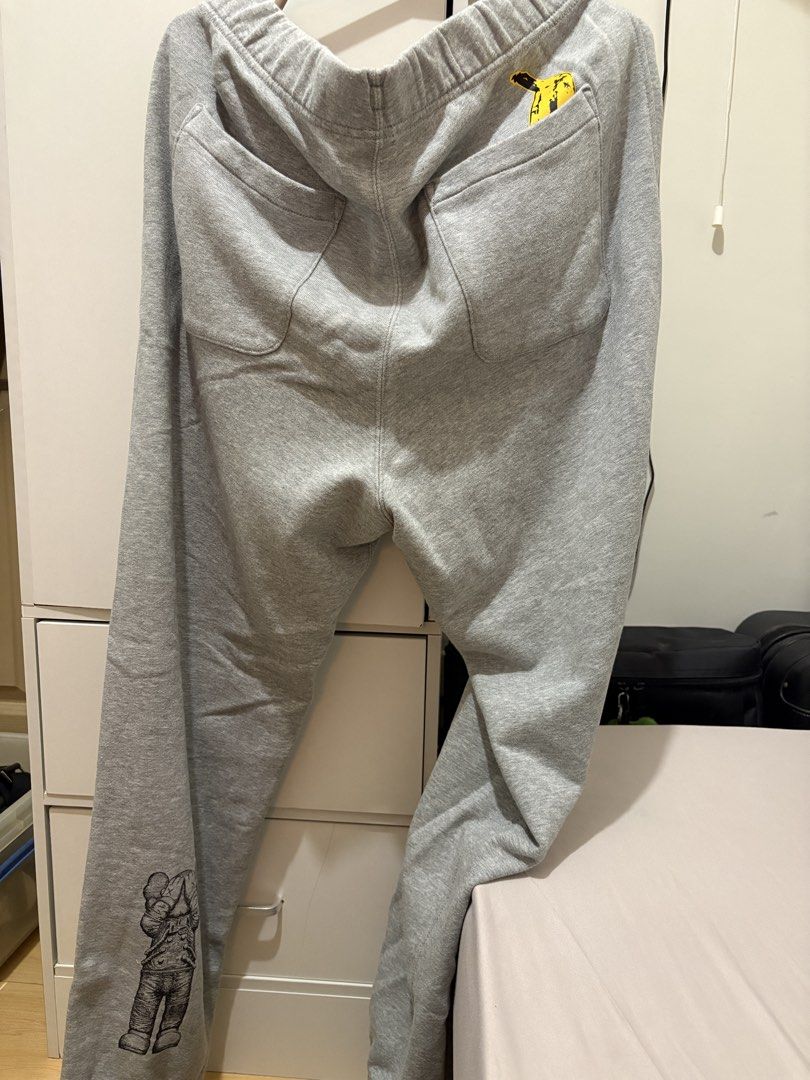 Uniqlo Andy Warhol x Kaws Sweatpants (Category: Joggers) located in Cainta. Submitted by jamessss23 (Listing ID 1436093080, Image 2). Description: Fits Large uniqlo sizing body frame No issues.