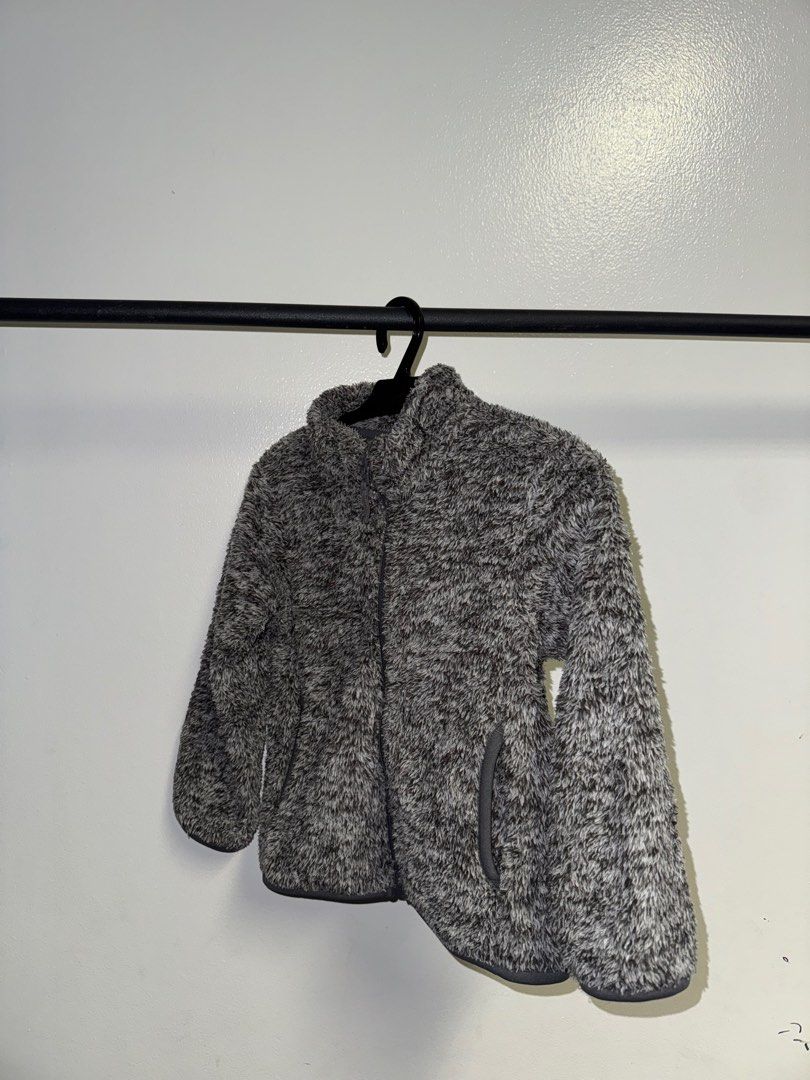 Uniqlo Winter Jacket Kids (110) (Category: Babies & Kids Fashion) located in Quezon City. Submitted by coolmomma (Listing ID 1436024991, Image 1). Description: Worn twice only good condition no issues size is 110.