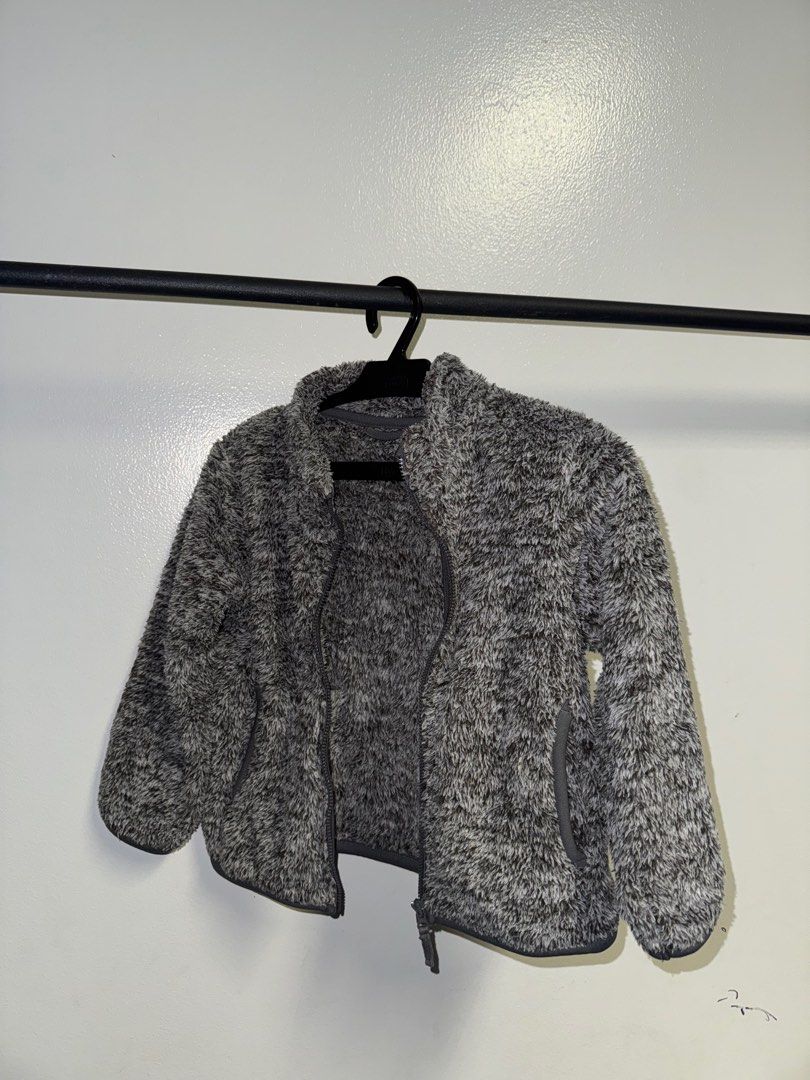 Uniqlo Winter Jacket Kids (110) (Category: Babies & Kids Fashion) located in Quezon City. Submitted by coolmomma (Listing ID 1436024991, Image 2). Description: Worn twice only good condition no issues size is 110.