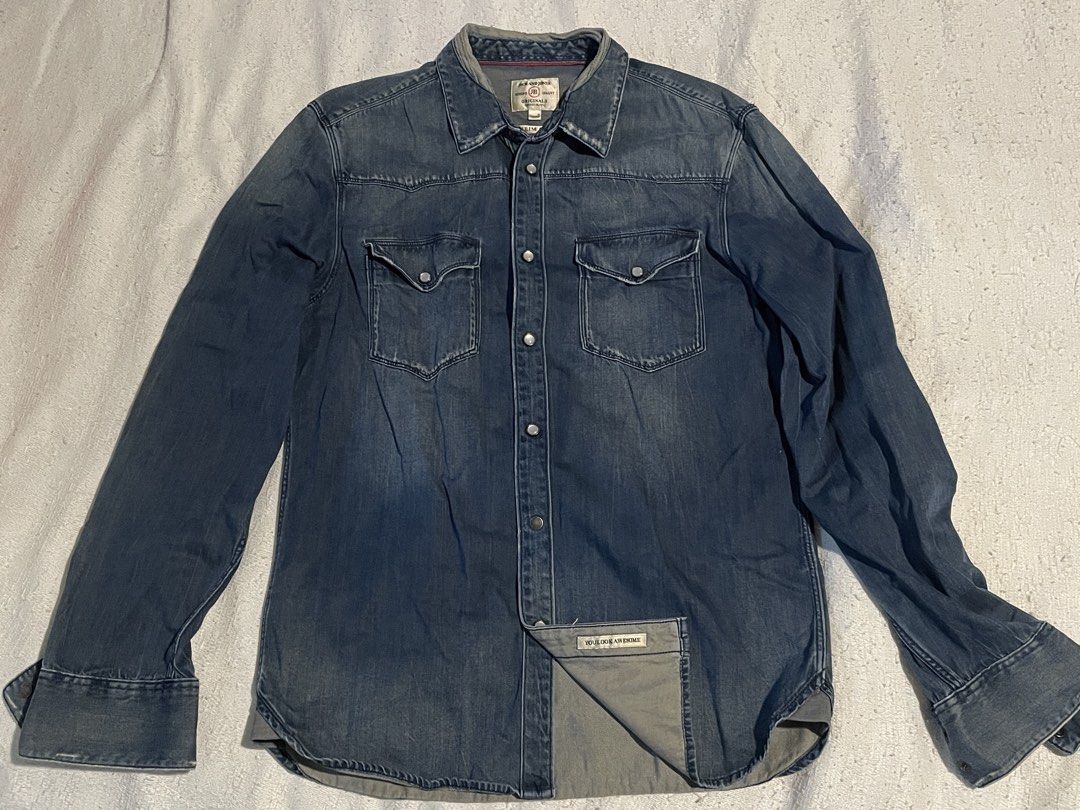 unisex denim jacket slim fit with inside detailing (Category: Coats, Jackets and Outerwear) located in Quezon City. Submitted by froodless (Listing ID 1436019501, Image 1). Description: Mens: M Womens: L.