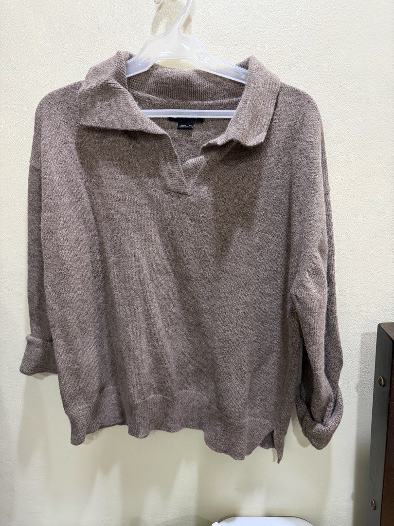 Urban Revivo (Category: Longsleeves) located in Quezon City. Submitted by helpmedeclutter__ (Listing ID 1435948325, Image 2). Description: Used once. Allergic to the material.