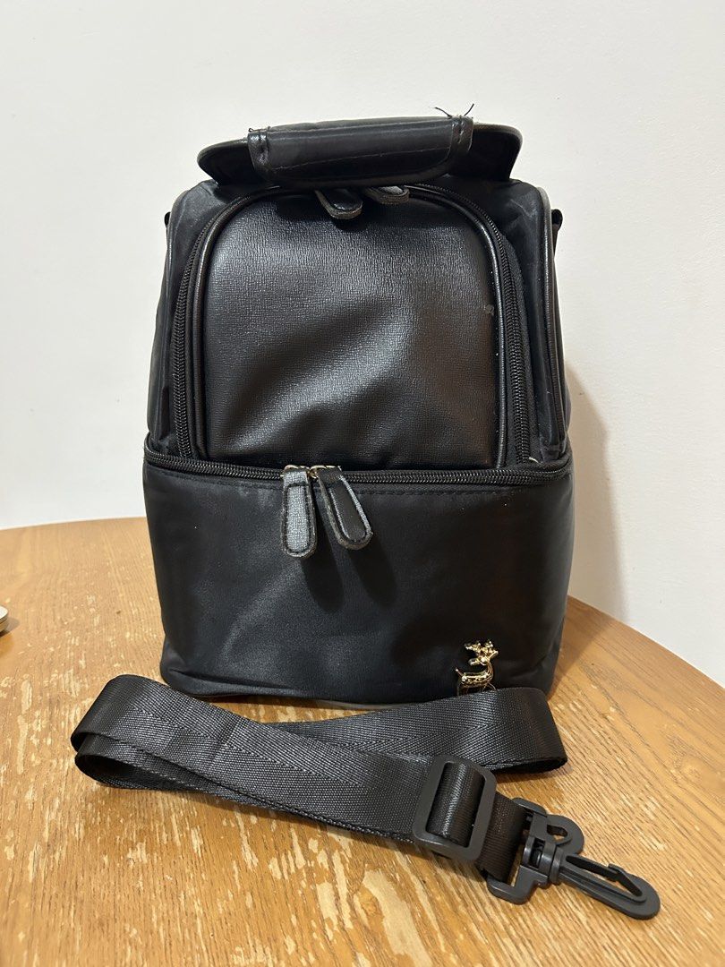 V-Coool Insulated Bag with Shoulder Strap (Category: Diaper Bags & Wetbags) located in Mandaluyong City. Submitted by MARA.AM (Listing ID 1435998974, Image 1). Description: - Black V-Coool insulated bag - Two zippered compartments - Top handle and detachable, adjustable shoulder strap - Water-resistant material - Gold emblem detail - Clips for easy shoulder strap attachment.