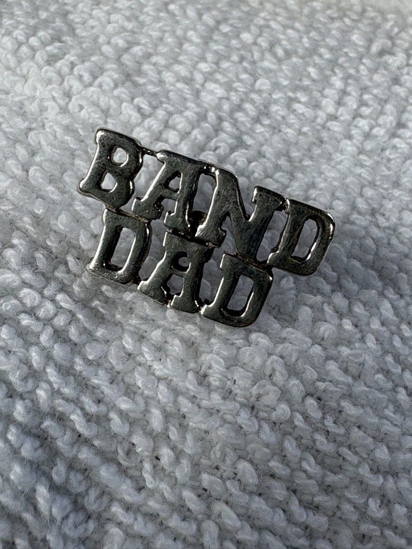 Vintage 925 Sterling Silver Pin (Category: Brooches) located in Mangaldan. Submitted by thriflip_online_shop (Listing ID 1435937098, Image 2). Description: the post or needle part is stainless, the rest is 925 silver not marked but acid tested for sterling no pin lock 2.10 grams 20mm x 11mm.
