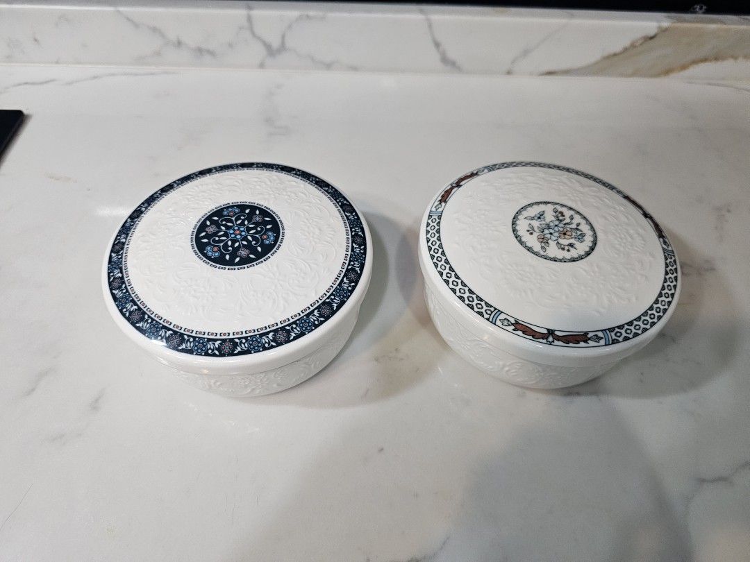 Vintage Ceramic Bowl Set with Lids444751493297623040