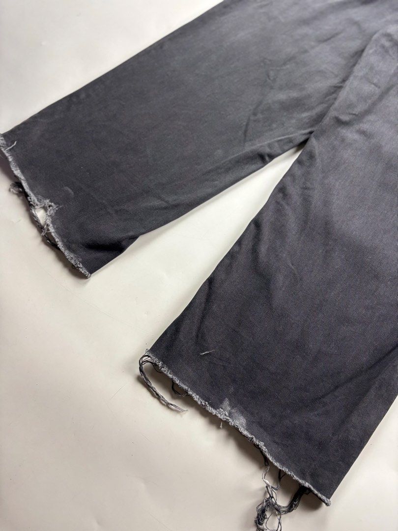 Vuja De Luke PL Baggy Jeans (Category: Jeans) located in Makati City. Submitted by ragrepository (Listing ID 1435952873, Image 3). Description: Vuja De Luke PL Baggy Jeans Tagged as Small Waist- 16” Front rise-17” Back rise- 18” Inseam-26” Outseam-40” Thigh-13.5” Knee- 12” Leg opening-11.5” Condition- 9/10 Flaw-Minimal signs of wear.