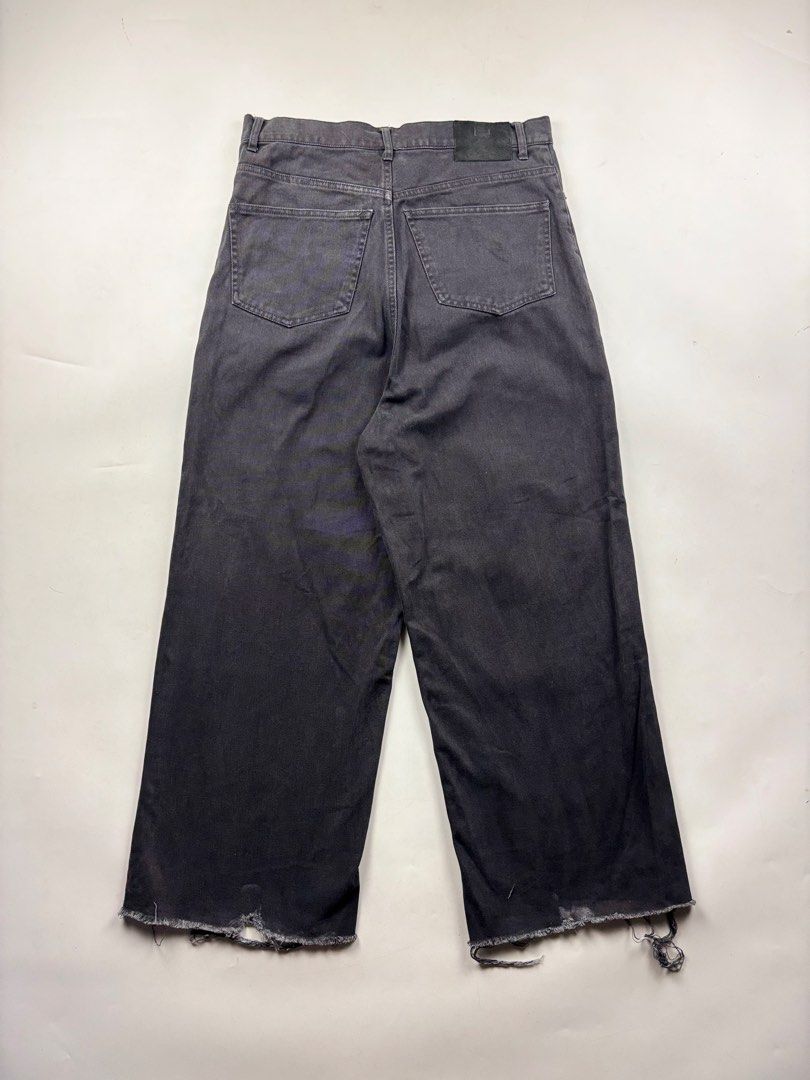 Vuja De Luke PL Baggy Jeans (Category: Jeans) located in Makati City. Submitted by ragrepository (Listing ID 1435952873, Image 2). Description: Vuja De Luke PL Baggy Jeans Tagged as Small Waist- 16” Front rise-17” Back rise- 18” Inseam-26” Outseam-40” Thigh-13.5” Knee- 12” Leg opening-11.5” Condition- 9/10 Flaw-Minimal signs of wear.