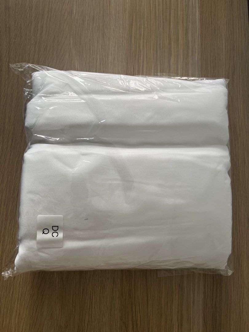 Weavve Tencel Duvet Cover Queen (Category: Bedding & Towels) located in Makati City. Submitted by whiskey9 (Listing ID 1435986565, Image 1). Description: - Duvet cover only, queen (210 x 210 cm) - Color: Cloud white - Meet-up in Makati only - Cash/Gcash.
