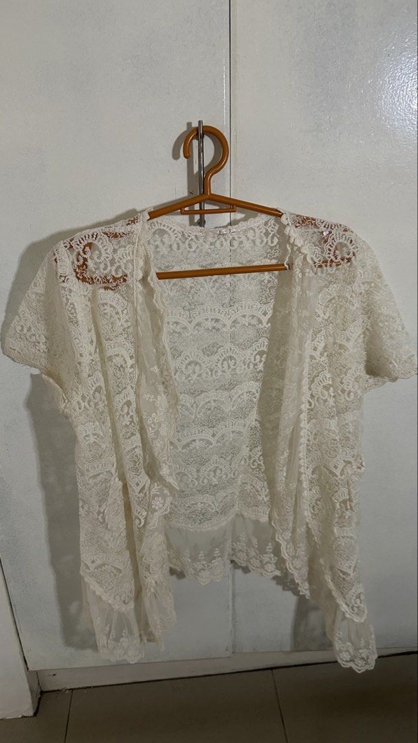 White Lace Kimono Cardigan (Category: Coats, Jackets and Outerwear) located in Taguig. Submitted by dbydonna (Listing ID 1436034566, Image 1). Description: .