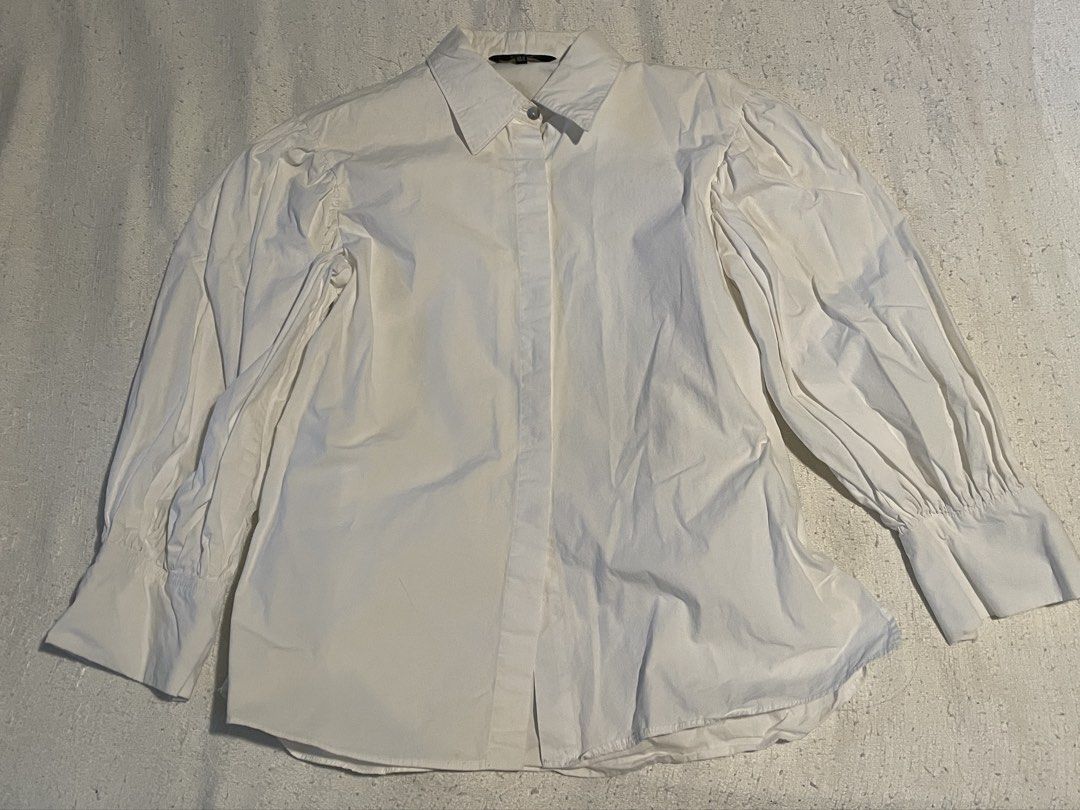 White longsleeve button up (Category: Longsleeves) located in Quezon City. Submitted by froodless (Listing ID 1436017393, Image 1). Description: M-L.