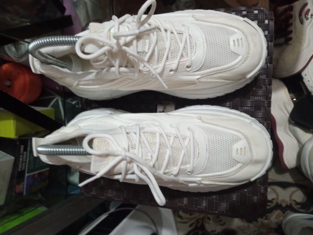 White Sneakers (Category: Sneakers) located in Manila. Submitted by studiozero51579 (Listing ID 1436070456, Image 1). Description: - White sneakers - Mesh upper - Chunky sole - White laces - Clean, modern design - Comfortable fit - Stylish look - Perfect for everyday wear.