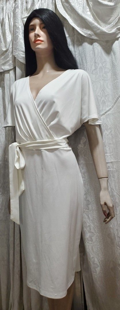 White Wrap Dress XL-2XL (Category: Dresses) located in Manila. Submitted by gresha (Listing ID 1436078463, Image 2). Description: - Elegant white wrap dress - Flattering V-neck - Short sleeves - Matching tie belt - Knee-length - Size: XL-2XL.