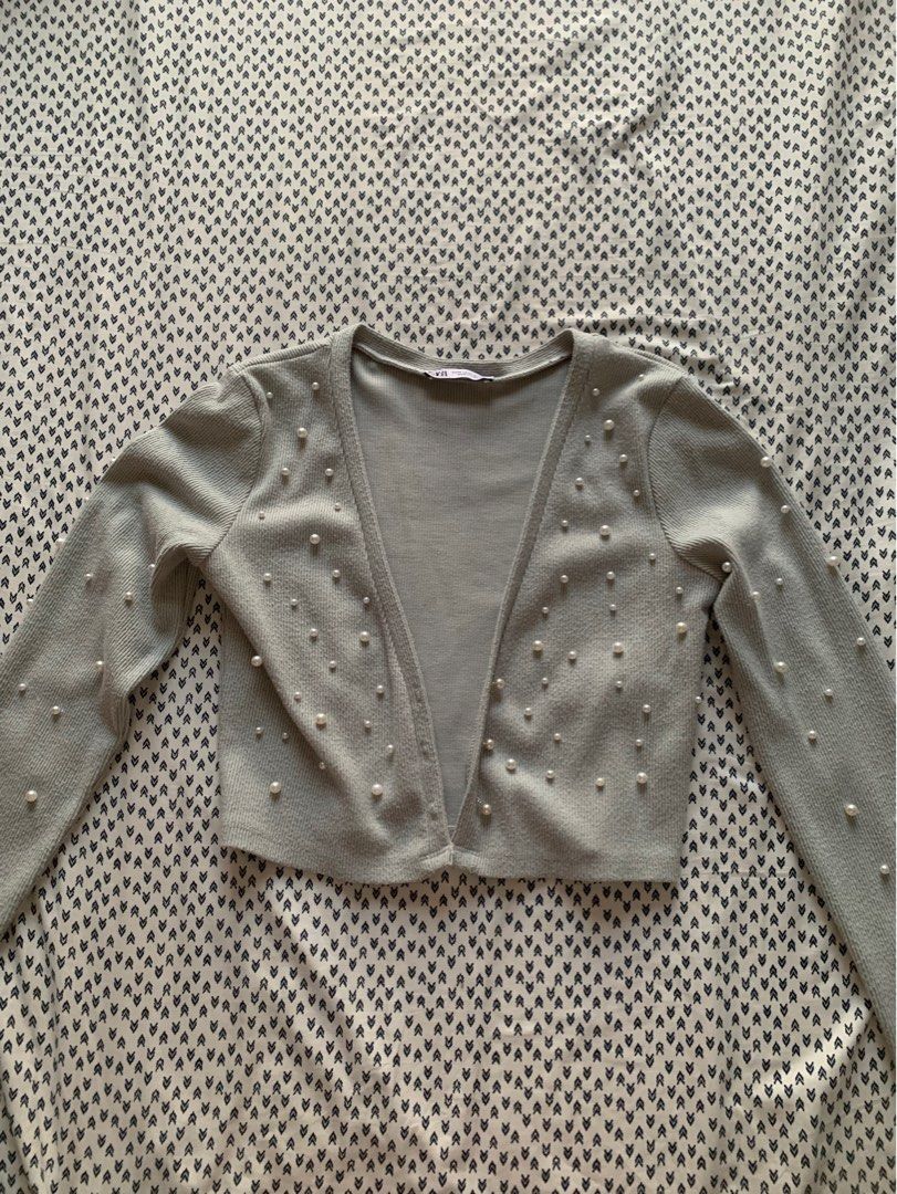Zara Cardigan w pearls (Category: Longsleeves) located in Quezon City. Submitted by clothesloverph (Listing ID 1436021446, Image 1). Description: Barely used from zara!.