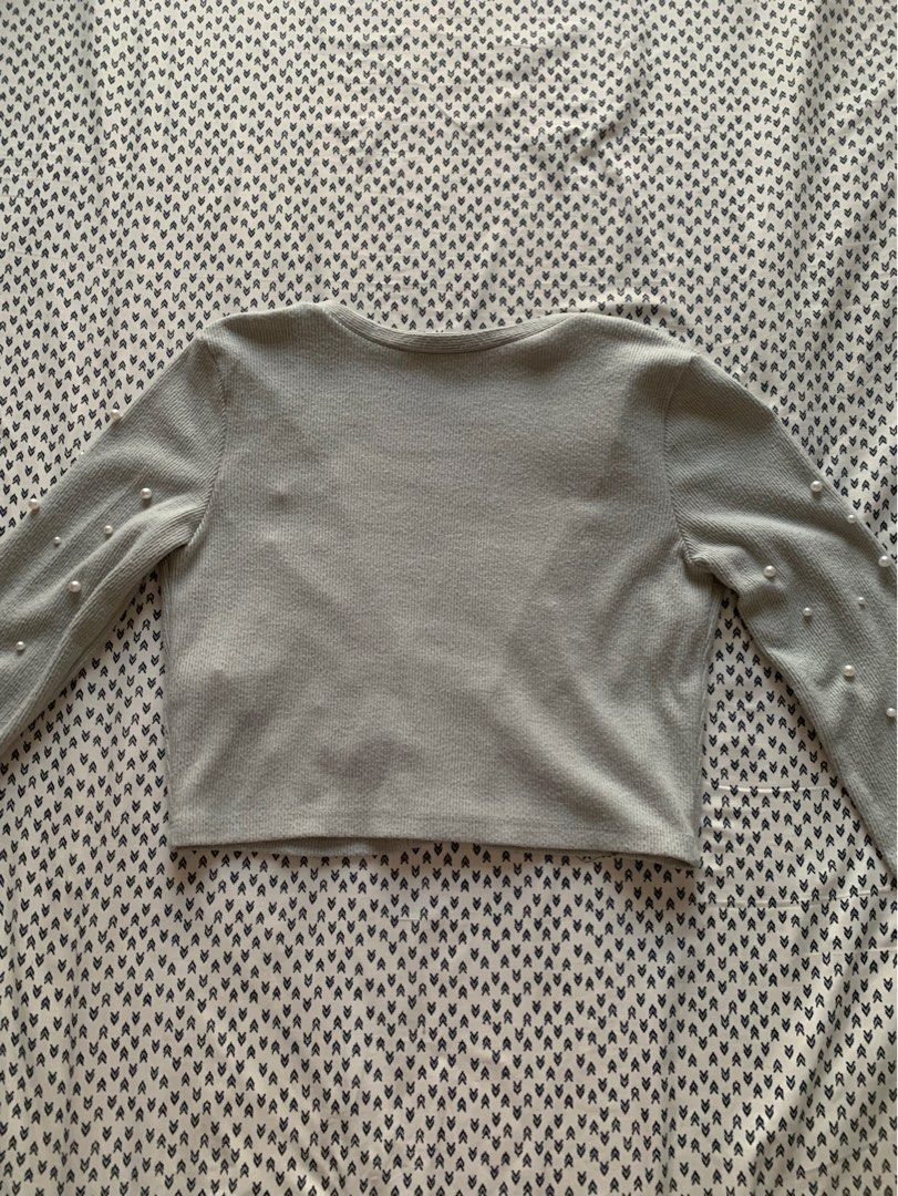 Zara Cardigan w pearls (Category: Longsleeves) located in Quezon City. Submitted by clothesloverph (Listing ID 1436021446, Image 2). Description: Barely used from zara!.