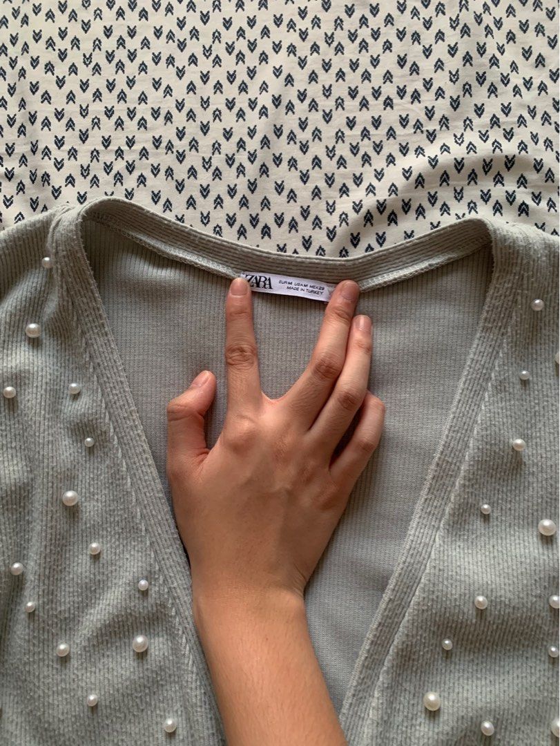 Zara Cardigan w pearls (Category: Longsleeves) located in Quezon City. Submitted by clothesloverph (Listing ID 1436021446, Image 3). Description: Barely used from zara!.