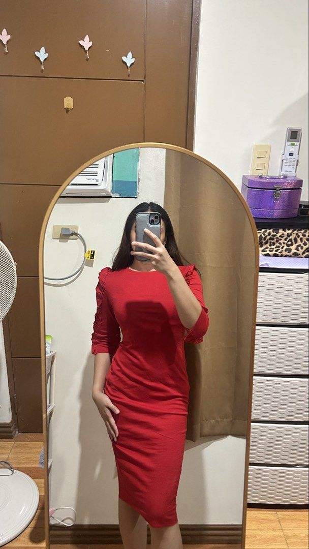 Zara Trafaluc Red Dress (Category: Dresses) located in Manila. Submitted by drip.chic_ (Listing ID 1436056272, Image 1). Description: - For decluttering - Color may vary due to lighting - Model 5'4 - Features: - Round neck - Three-quarter sleeves with ruffle details - Body-hugging fit - Knee-length.