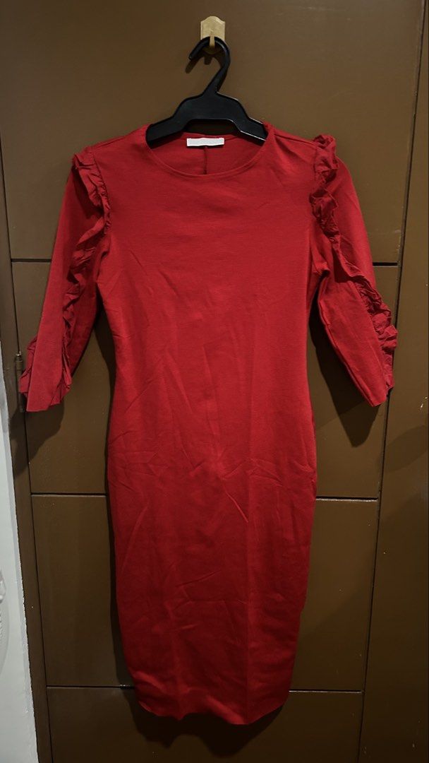 Zara Trafaluc Red Dress (Category: Dresses) located in Manila. Submitted by drip.chic_ (Listing ID 1436056272, Image 2). Description: - For decluttering - Color may vary due to lighting - Model 5'4 - Features: - Round neck - Three-quarter sleeves with ruffle details - Body-hugging fit - Knee-length.
