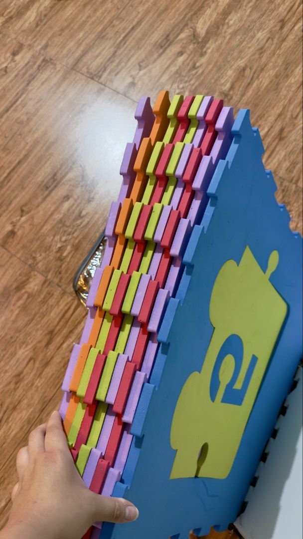10pcs set Puzzle Play Mat with Numbers (Category: Infant Playtime) located in Manila. Submitted by lifestylehub (Listing ID 1436207054, Image 1). Description: - Colorful puzzle play mat - Features interlocking foam pieces - Includes numbers on the pieces - Comes with a carrying case - Suitable for children Bought this around 1800 sa mall selling for only 800! :) Rfs: will upgrade.