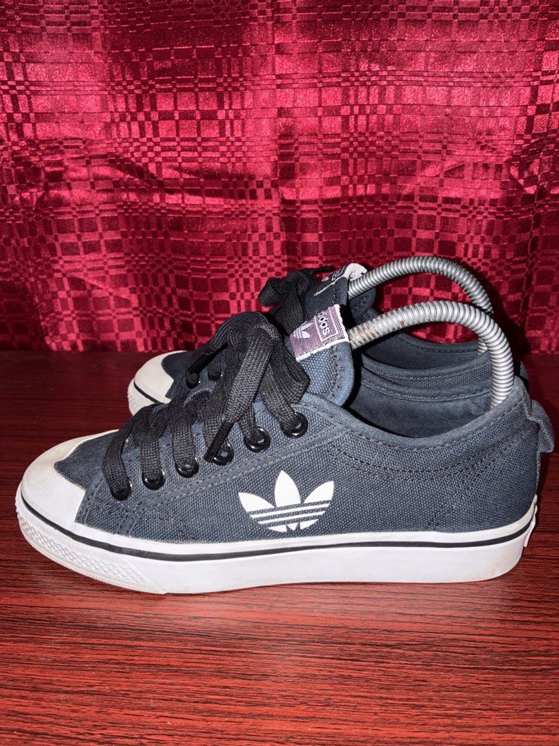 Adidas Nizza Low Top Sneakers (Category: Sneakers) located in Placer. Submitted by talaalond61563 (Listing ID 1436205798, Image 2). Description: - Adidas Nizza low-top sneakers - Dark blue color - Adidas logo on tongue, side, and heel - White sole - Black laces - Shows some wear on soles - Adidas branding on insole.