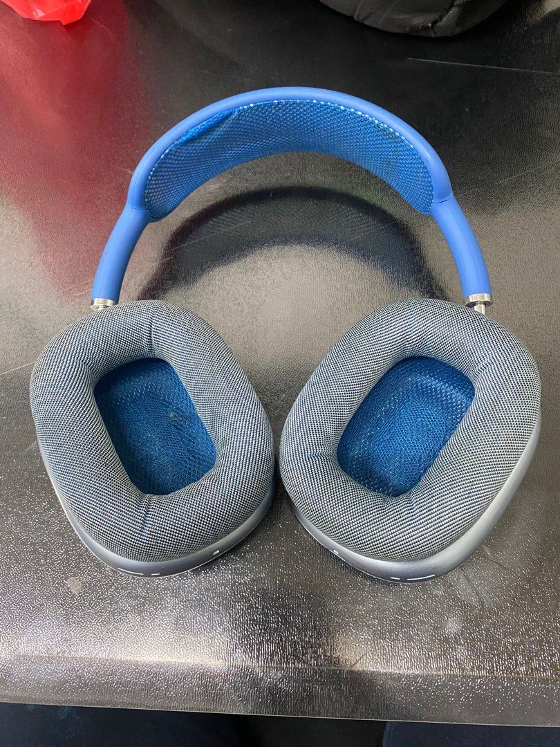 AirPods Max (Category: Headphones & Headsets) located in Singapore. Submitted by xwwbb2myg8 (Listing ID 1436174708, Image 3). Description: - Apple AirPods Max (Sky Blue) - original and replacement ear cushions - Fully functional - Excellent sound quality - Effective noise cancellation.