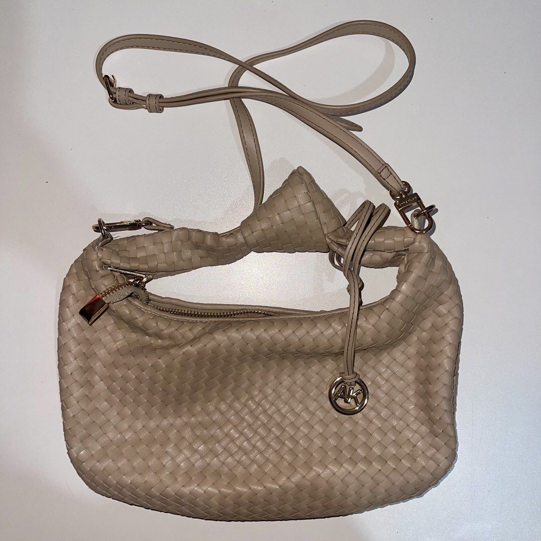 Anne Klein sling bag (Category: Shoulder Bags) located in Antipolo. Submitted by hatd0gger (Listing ID 1436223653, Image 1). Description: Pre-loved authentic Anne Klein sling bag Price: 4k (negotiable) 🔹Bought it from the actual Anne Klein store in One Ayala mall 🔹Sling bag convertible to hand bag 🔹Very trendy and classy in actual 🔹Gold hardware still shiny and not tarnished 🔹Dimensions: height (7 inches), length (11 inches) 🔹With free half