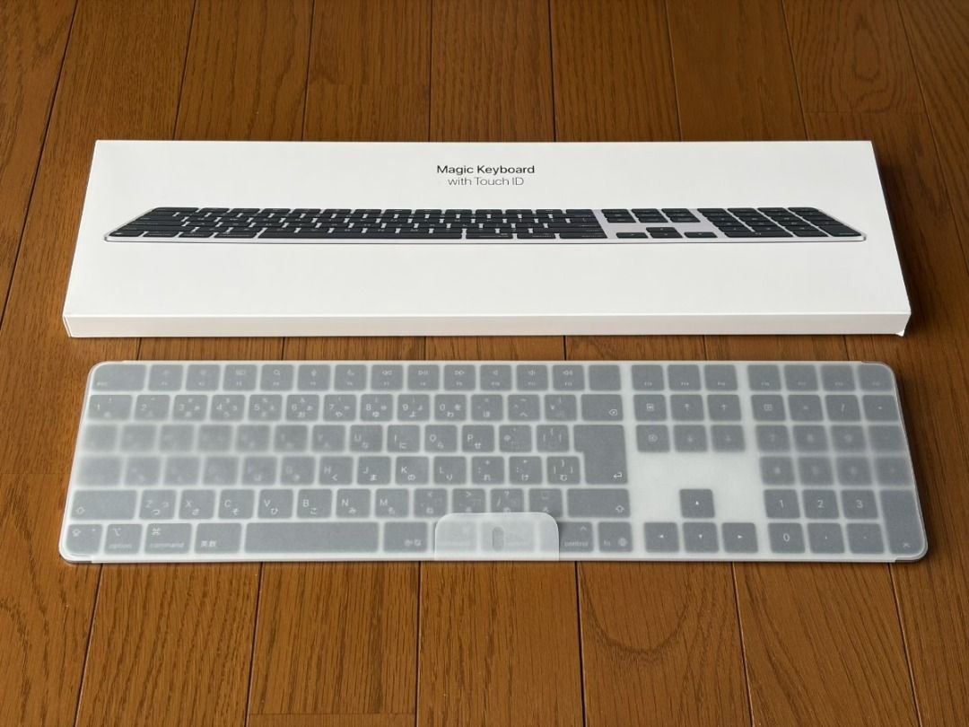 Apple Magic Keyboard (with numeric keypad, USB-C), Japanese layout, black keys, with Touch ID, excellent condition.