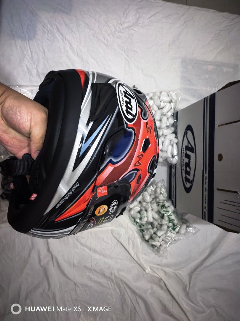 Arai RX-7X 07大眼全盔 XL 2026.2 (Category: Motorcycle Apparel) located in Singapore. Submitted by youngtiger_29697e (Listing ID 1433481445, Image 2). Description: Arai RX-7X 07大眼全盔，全新未拆封，原厂包装盒镜片配件齐全.