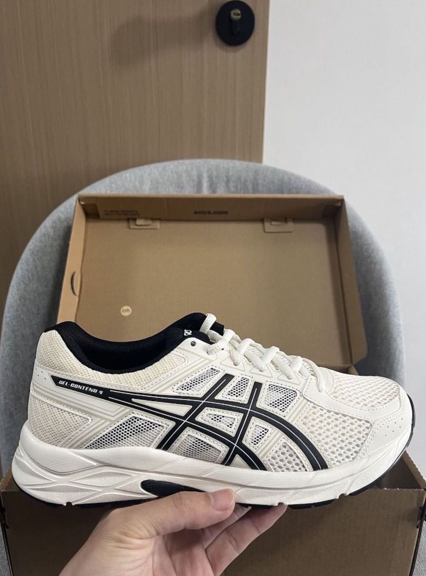 ASICS Gel-Contend 4 Commuting Running Shoes 's Off-White Black (Category: Sneakers) located in Singapore. Submitted by guickrabbit (Listing ID 1436102401, Image 3). Description: Asics ASICS Gel-Contend 4 Commuting Running Shoes 's Off-White Black Brand new Free shipping J&T/Ninja Van Cash on delivery ✈️.