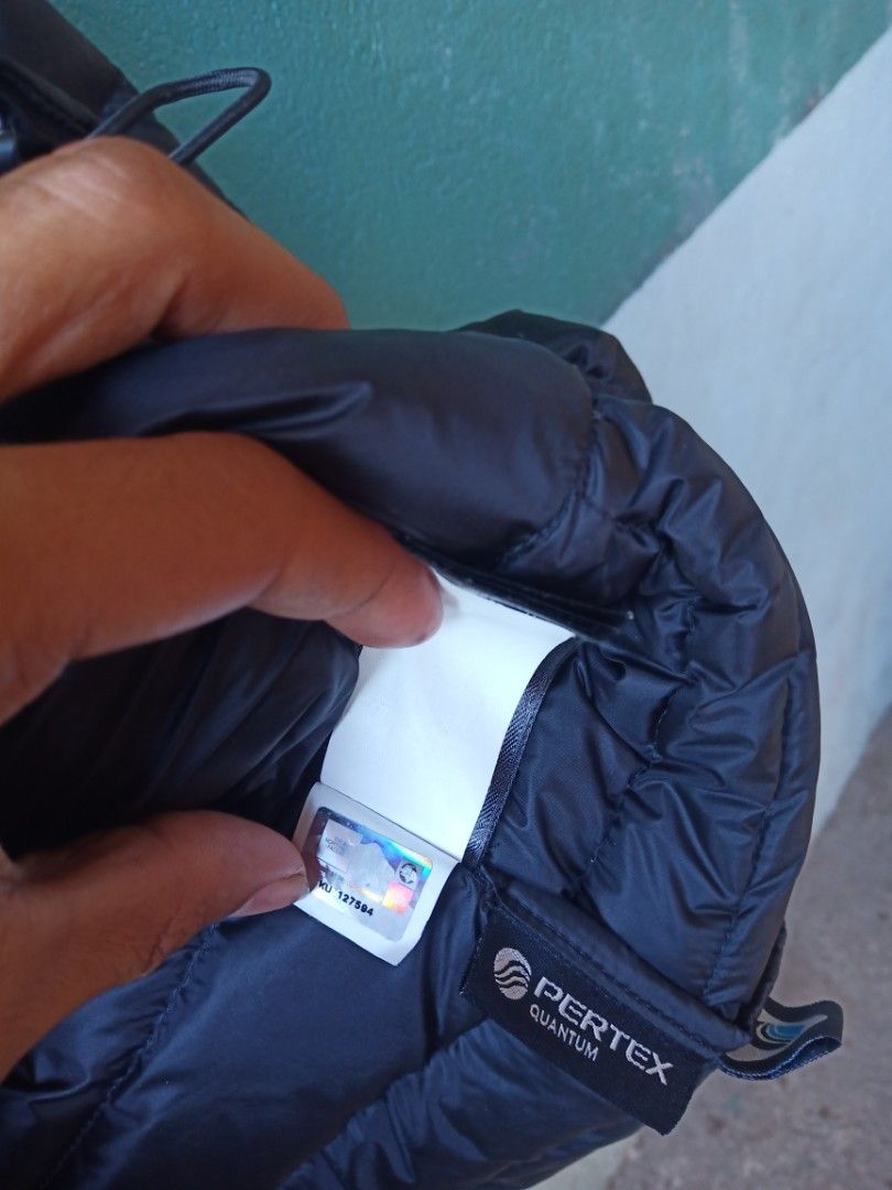 (AUTHENTIC) The North Face 800 Pro (Category: Activewear) located in Orion. Submitted by irish___ (Listing ID 1436134550, Image 3). Description: (AUTHENTIC) The North Face 800 Pro COLOR RATE: 10/10 DIMES⬇️ LENGTH:27 WIDTH:21 ISSUE: nababak print logo nya yun lang .