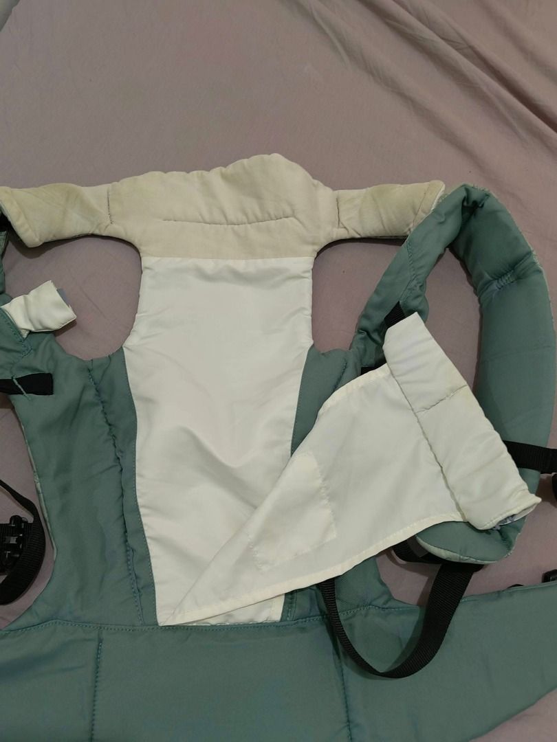 Baby Carrier - COMBI (Category: Carriers & Slings) located in Cebu City. Submitted by dudes_villanueva (Listing ID 1436220087, Image 3). Description: Baby Carrier Brand: COMBI 2-Way Carrying: It can be used for front-facing In good condition Japan Quality .