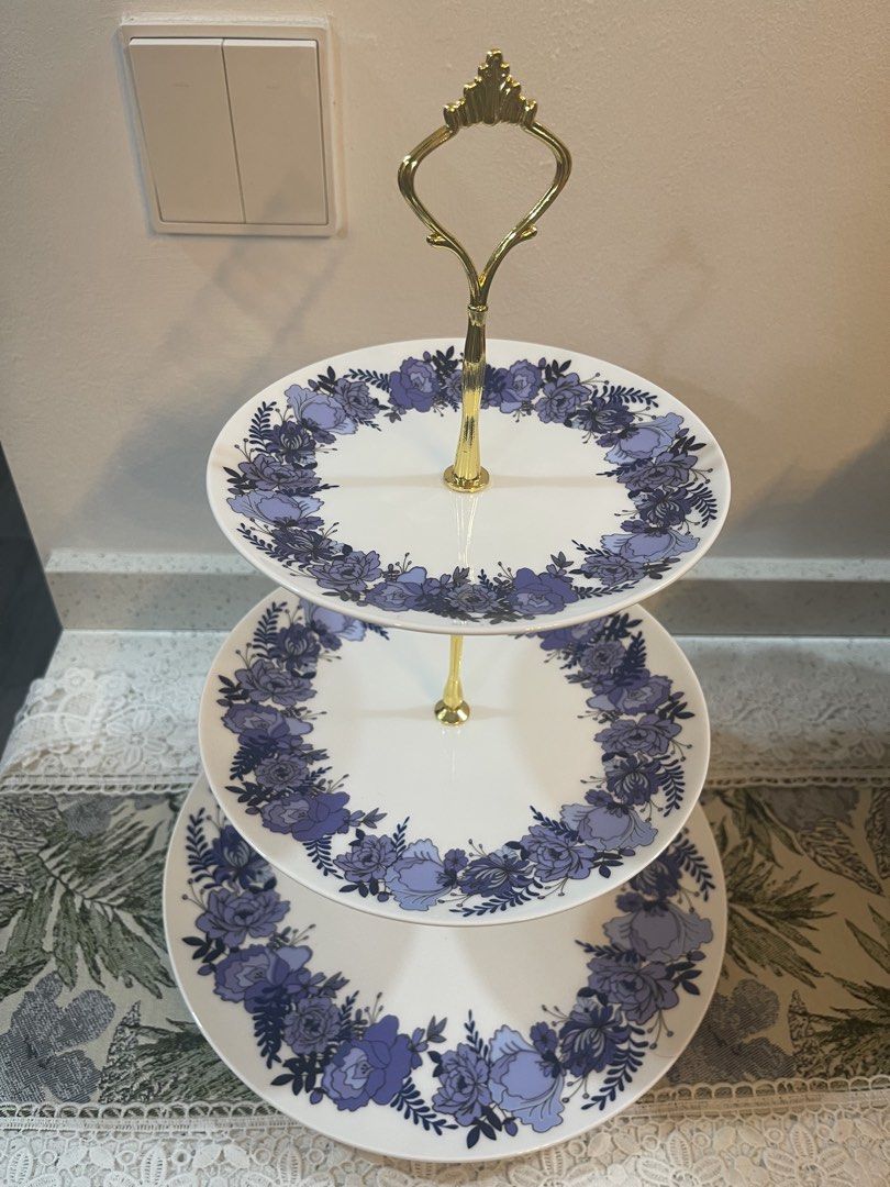 Beautiful 3 tier ceramic cake stand - ( brand new in the box)