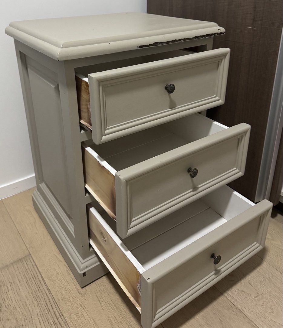 Bedside table446090755620229121