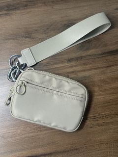 (Category: ) located in . Submitted by shopsofiascloset (Listing ID 1436187983, Image 1). Description: .