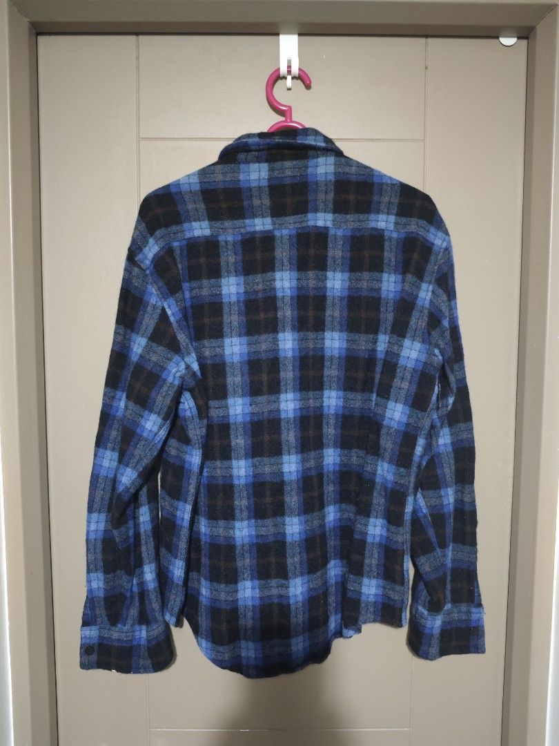 BELL SHIRT FLANNEL SHIRT (Category: Tshirts & Polo Shirts ) located in Las Pinas. Submitted by alaskaboiboi (Listing ID 1436143780, Image 2). Description: BELL SHIRT WOOL FLANNEL SIZE L NO ISSUES .