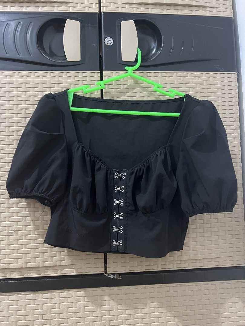 Black Corset Puff Sleeve Crop Top (Category: Others Tops) located in Manila. Submitted by nixden (Listing ID 1436143747, Image 1). Description: .