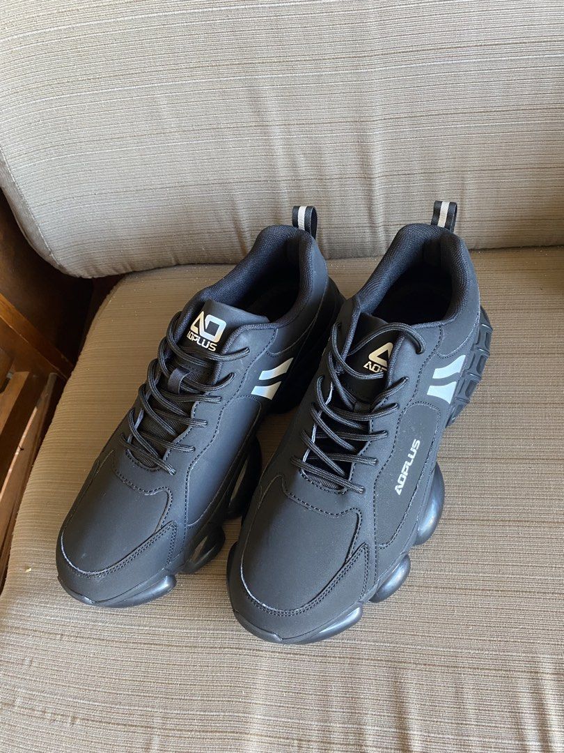 Black Sneakers Men Sz Us12 (Category: Sneakers) located in Gattaran. Submitted by sweet_relove (Listing ID 1436168258, Image 1). Description: .