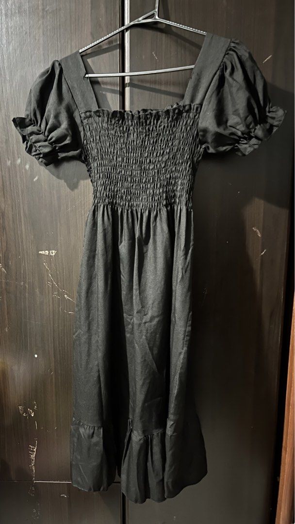 Black Square Neck Maxi Long Dress | Goth alt (Category: Dresses) located in Angeles City. Submitted by leo.rivera444 (Listing ID 1436236313, Image 2). Description: Cute simple dress With damage.