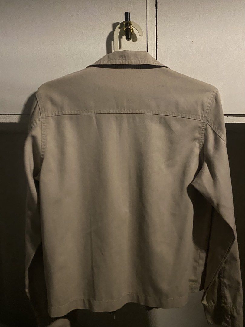 Blowing Bubbles Minimalist Harrington Jacket (Tan/Beige) - Large (Category: Coats, Jackets and Outerwear) located in Manila. Submitted by yunmmlc (Listing ID 1436236750, Image 2). Description: - Vintage beige jacket - Classic collared design - Full-length zipper - Two front pockets - Long sleeves - Checkered interior lining - Brand label present.