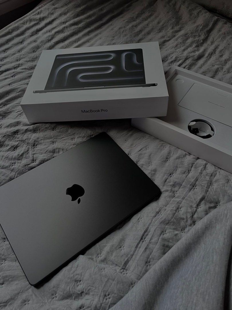[BNIB] Apple MacBook Pro M5 Pro 16" - Space Black