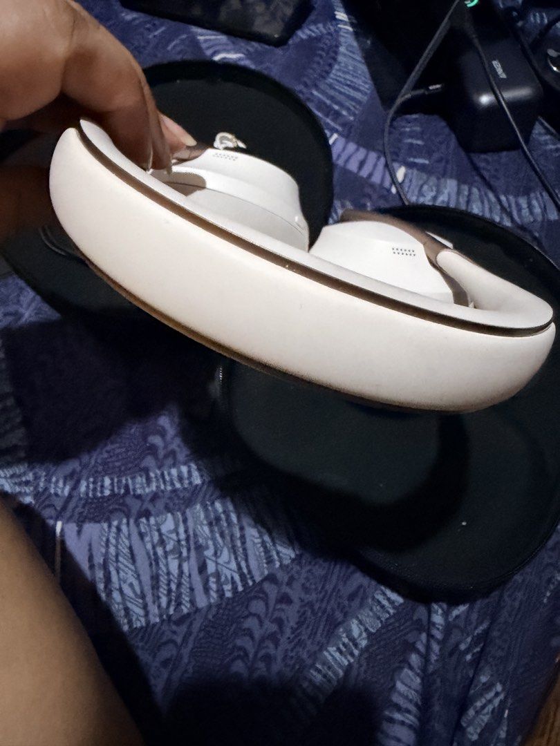 Bose NC 700 noise cancellation headphone (Category: Portable Audio Accessories) located in Paranaque City. Submitted by hannah.agupit (Listing ID 1436187008, Image 3). Description: Unit, case and cords 💯 original connected to Bose App No issues Ready to use .