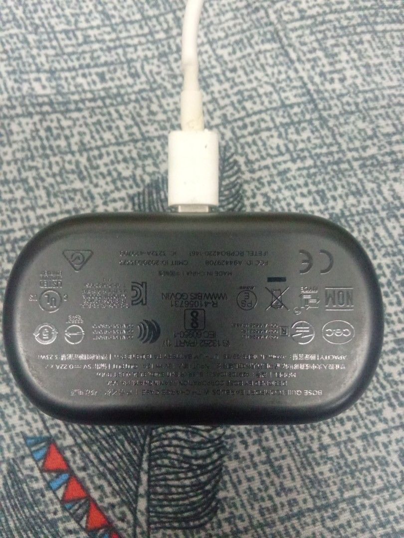 Bose QC Earbuds 2020 (Category: Earphones) located in Bacoor. Submitted by francisnuts (Listing ID 1436251502, Image 3). Description: !! ISSUE !! - WONT CONNECT, possible battery drain on earbuds itself Charging Case Functional Selling for parts or Repair project Buy at your own risk.