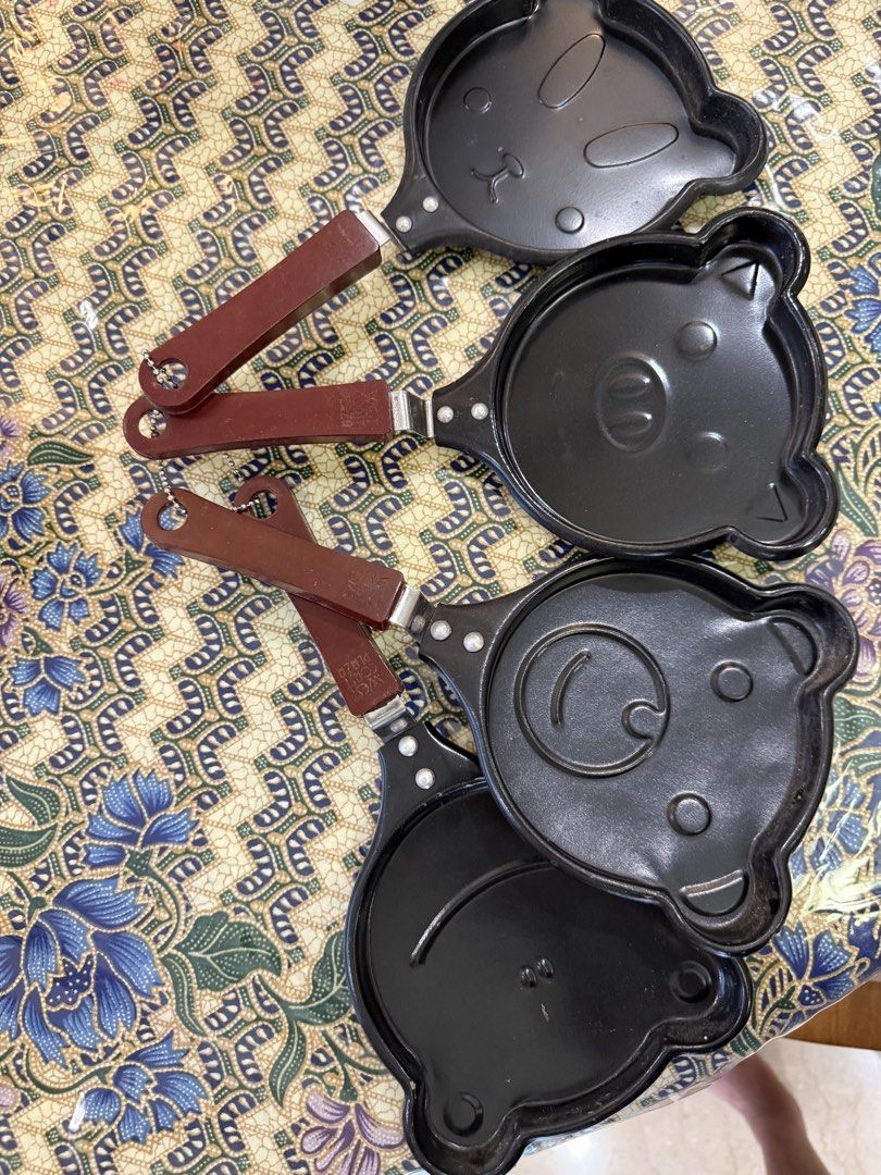 Brand new cast iron pans445752205587916801