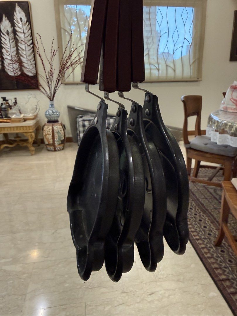 Brand new cast iron pans445752205587916800