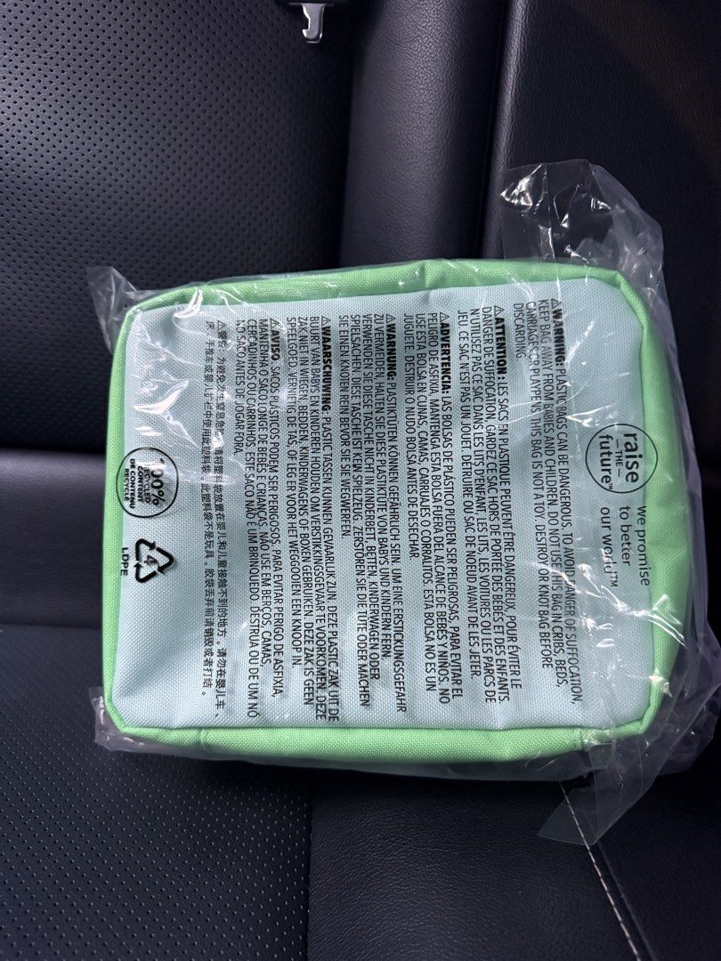 Brand new lunch bag (Category: Other Babies Going Out Needs) located in Quezon City. Submitted by akestrella (Listing ID 1436194878, Image 2). Description: Skip hop lunch bag Zoo design.