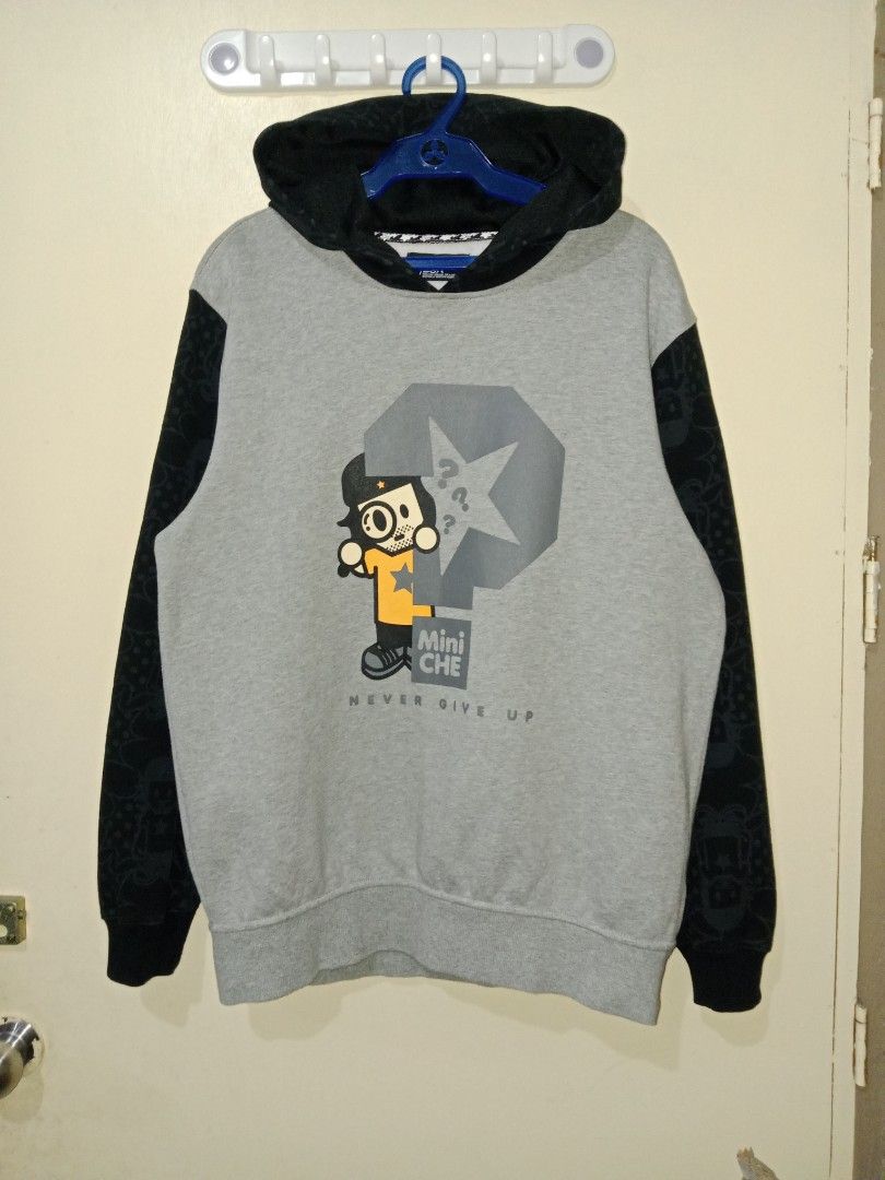 BSX Mini CHE Hoodie (Category: Coats, Jackets and Outerwear) located in Taguig. Submitted by brent_de_belen (Listing ID 1436116415, Image 1). Description: BSX (Giordano) NEVER GIVE UP Hoodie Size XL on tag Length: 27.5 Width: 21.5 As new condition, no issue..