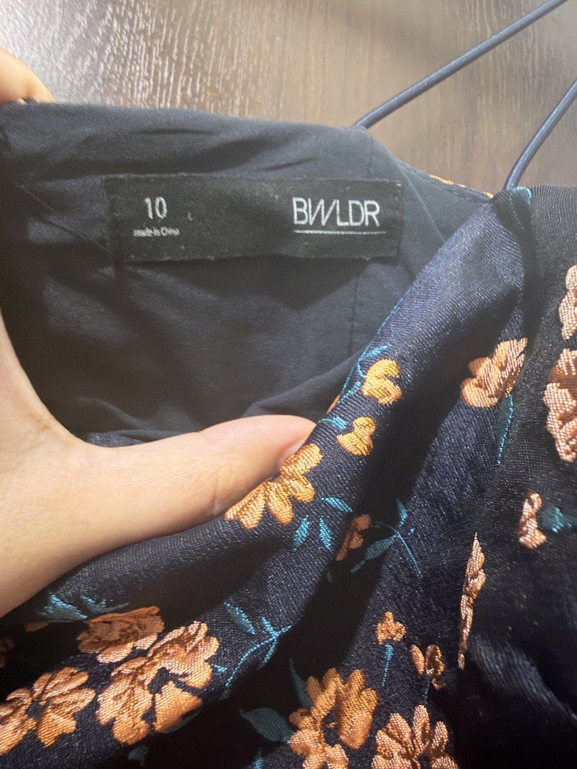 BWLDR- String Navy blue floral dress (Category: Dresses) located in Mandaluyong City. Submitted by giuseppina85 (Listing ID 1436259285, Image 3). Description: Brand new with no tag. Washed but never used. High quality textured dress .