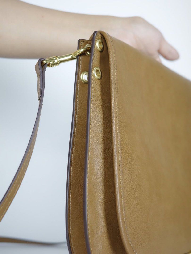 Celine Soft Triomphe Besace (Category: Luxury Bags & Wallets) located in Bulacan. Submitted by gentle.stuffy (Listing ID 1436247520, Image 2). Description: - In excellent condition. - Dm the last price for sure buyer. - Dm for the other infos and photos. - Strictly Payment First. &MOP: Bank, Gcash MOD: lalamove, J&T, LBC or buyer preferred choice. The buyer will shoulder the shipping fees..